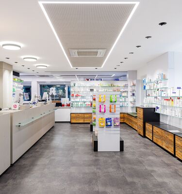 Fotoaufnahme des Kassen- und Ladenbereiches der Hütten-Apotheke in Siegen-Geisweid